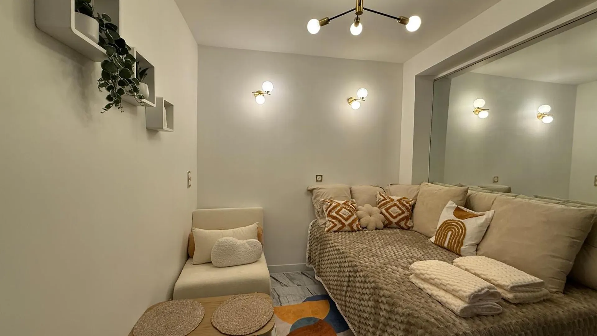 Appartamento Charming Getaway In Le Marais - Oberkampf Working & Living Parigi