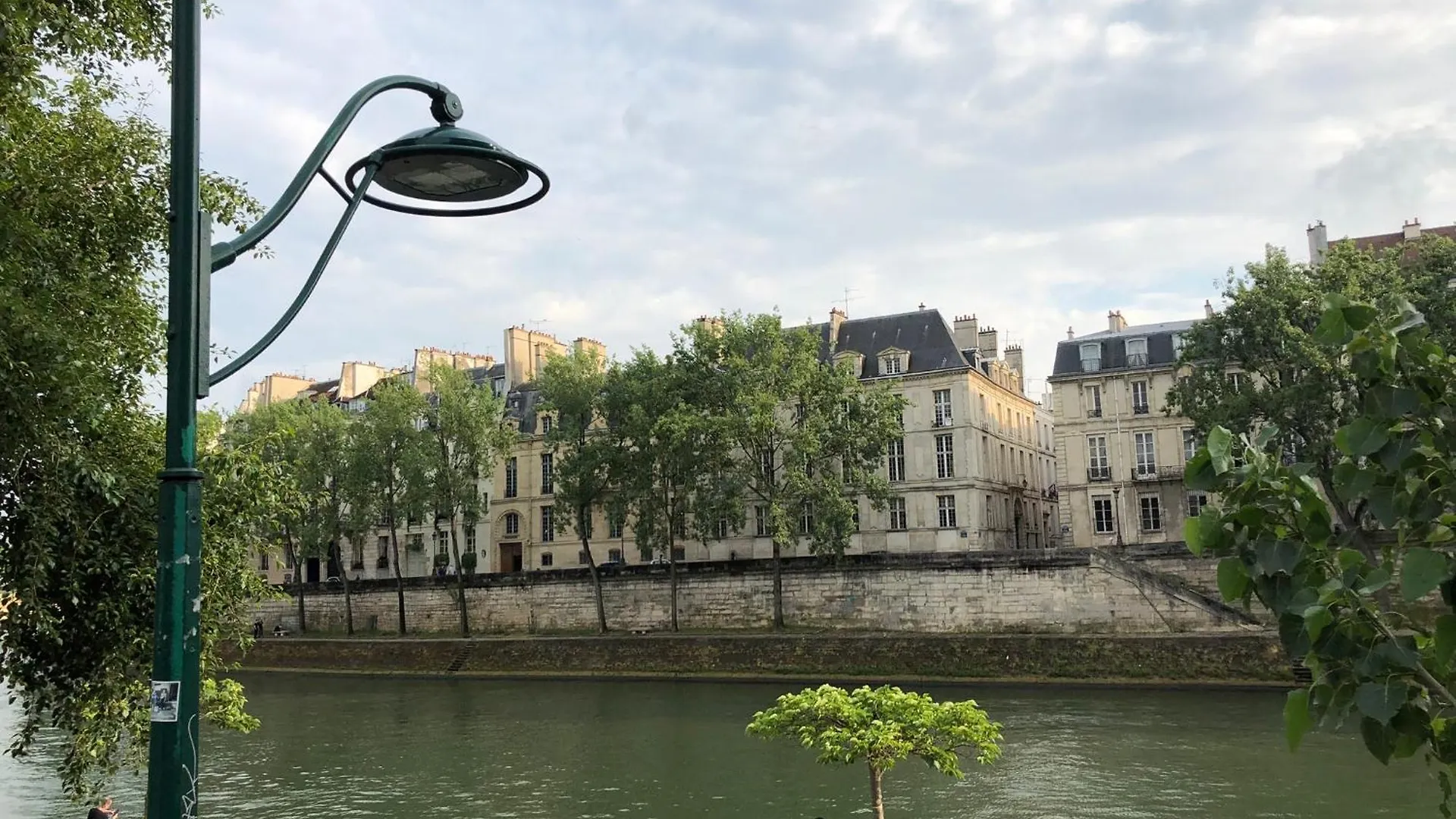 Charming Getaway In Le Marais - Oberkampf Working & Living Apartment Paris