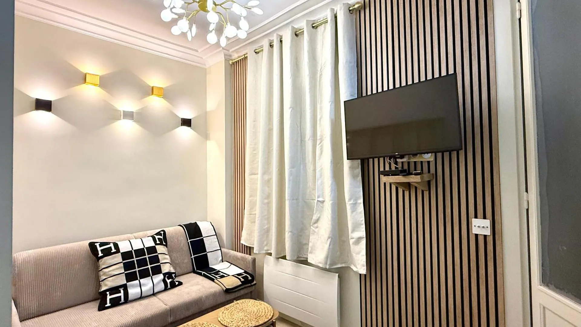 Charming Getaway In Le Marais - Oberkampf Working & Living Appartement Parijs