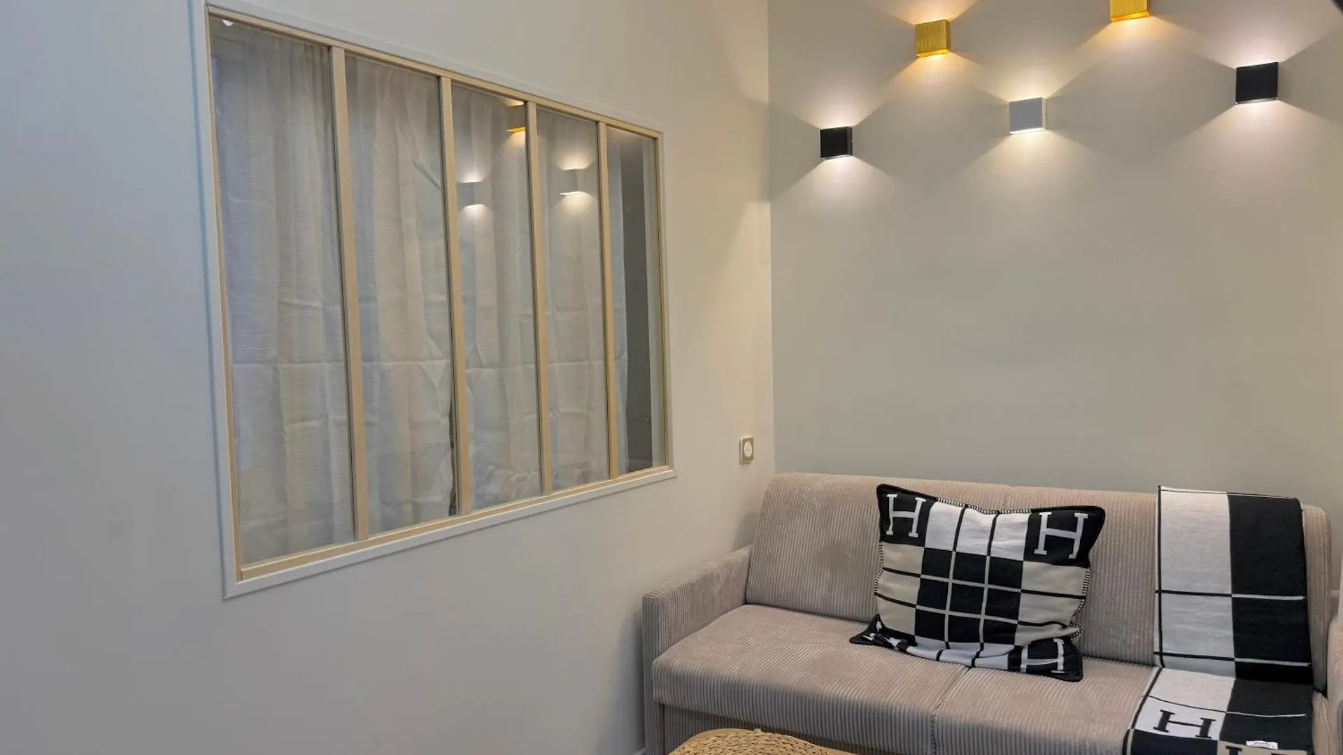 Charming Getaway In Le Marais - Oberkampf Working & Living Apartment Paris
