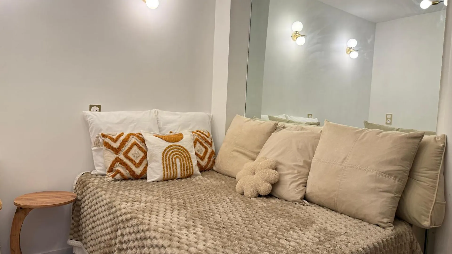 Charming Getaway In Le Marais - Oberkampf Working & Living Appartement Parijs 0*,  Frankrijk